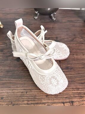 Sugar and Sweet Girls Lace Ballet Mary Jane Shoes in Ivory